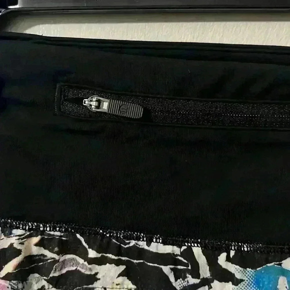 Lululemon women’s short - Picture 5 of 14